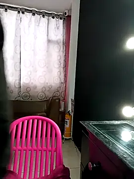 Snapshot of Cute_Penelope chatting on 02/15/25, 12:11 Cute Penelope online show from 02/15/25, 12:11