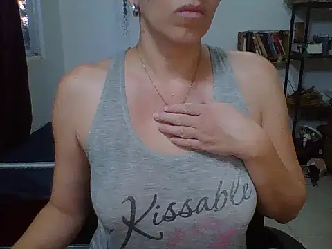 Snapshot of charlott_ponce chatting on 06/23/26, 01:14 charlott ponce online show from 06/23/26, 01:14