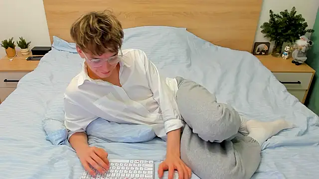 Fandi 777 online show from 12/24/24, 08:00