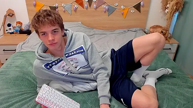 Snapshot of Fandi_777 chatting on 03/06/26, 07:27 Fandi 777 online show from 03/06/26, 07:27