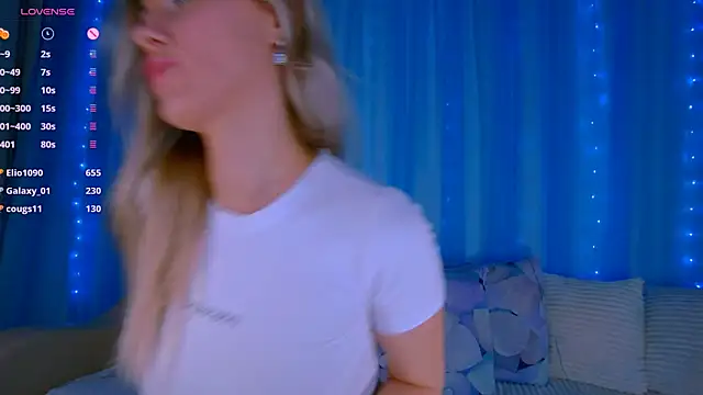 Snapshot of Nika_Bloom chatting on 03/04/25, 10:35 Nika Bloom online show from 03/04/25, 10:35