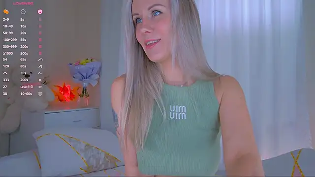 Snapshot of Nika_Bloom chatting on 10/22/25, 05:08 Nika Bloom online show from 10/22/25, 05:08