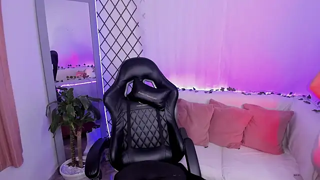 Snapshot of _mia_collins_b_ chatting on 04/12/26, 04:39 mia collins b online show from 04/12/26, 04:39