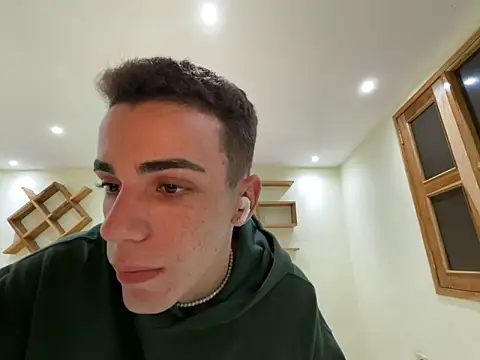 Cristian Delgado online show from 12/15/24, 07:46