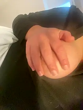 Snapshot of MorbidaMonica01 chatting on 12/19/25, 10:06 MorbidaMonica01 online show from 12/19/25, 10:06