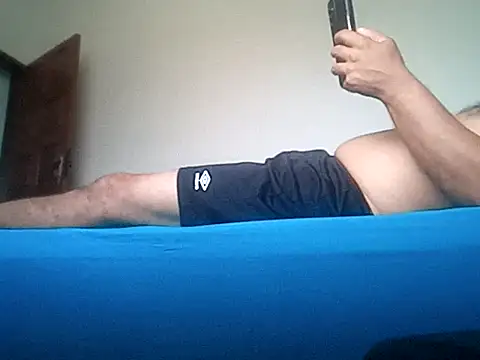 Snapshot of Nh2424 chatting on 12/19/25, 11:50 Nh2424 online show from 12/19/25, 11:50
