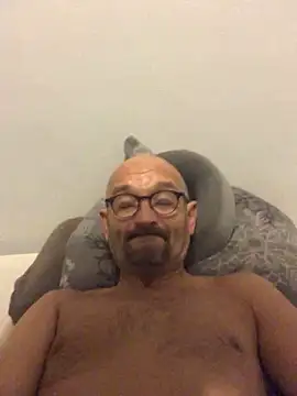 henfri online show from 10/19/25, 09:54