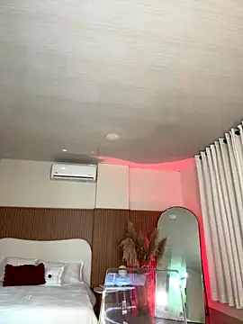 Snapshot of Lianh_Benett chatting on 12/15/25, 02:38 Lianh Benett online show from 12/15/25, 02:38