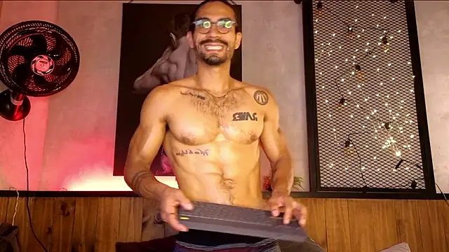 Snapshot of Romeocolin chatting on 02/18/26, 02:02 Romeocolin online show from 02/18/26, 02:02