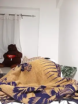 Snapshot of Bella045 chatting on 12/21/24, 12:31 Bella045 online show from 12/21/24, 12:31