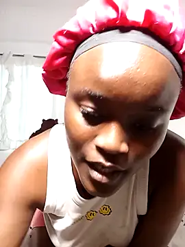 Snapshot of Bella045 chatting on 12/22/24, 01:33 Bella045 online show from 12/22/24, 01:33