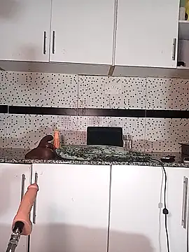 Snapshot of Bella045 chatting on 11/06/25, 12:22 Bella045 online show from 11/06/25, 12:22