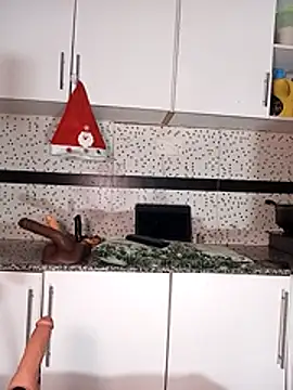 Snapshot of Bella045 chatting on 12/14/25, 06:30 Bella045 online show from 12/14/25, 06:30