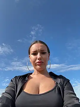 Snapshot of Syka0001 chatting on 02/11/25, 08:37 Syka0001 online show from 02/11/25, 08:37