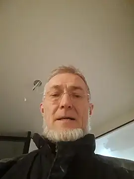 Snapshot of 60philippe chatting on 12/22/24, 01:33 60philippe online show from 12/22/24, 01:33