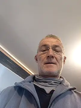 Snapshot of 60philippe chatting on 12/02/25, 01:39 60philippe online show from 12/02/25, 01:39