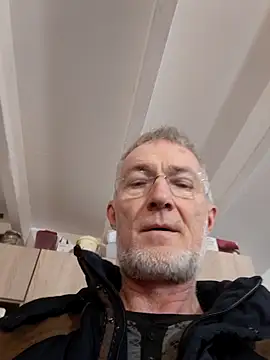 Snapshot of 60philippe chatting on 12/21/25, 04:19 60philippe online show from 12/21/25, 04:19