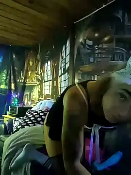 Snapshot of KrystallCox@xh chatting on 10/09/25, 10:57 KrystallCoxxh online show from 10/09/25, 10:57