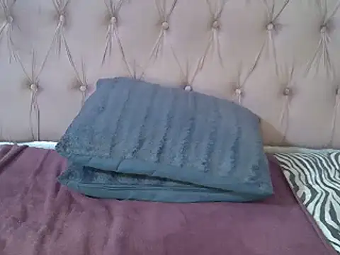 Snapshot of SweetMellowX1 chatting on 02/24/25, 09:31 SweetMellowX1 online show from 02/24/25, 09:31