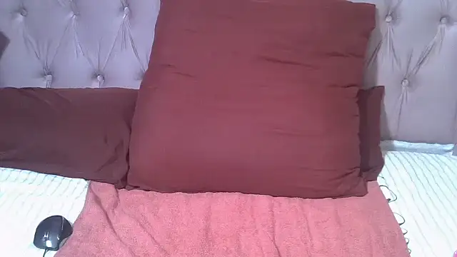 Snapshot of SweetMellowX1 chatting on 09/09/25, 03:06 SweetMellowX1 online show from 09/09/25, 03:06