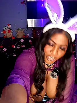 Snapshot of AmazonianMistress chatting on 04/04/26, 11:35 AmazonianMistress online show from 04/04/26, 11:35