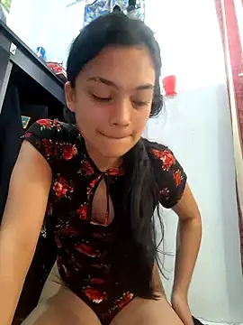 Snapshot of littlemelii chatting on 12/19/24, 04:24 littlemelii online show from 12/19/24, 04:24