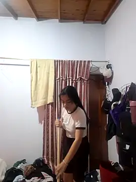 Snapshot of littlemelii chatting on 02/06/25, 12:11 littlemelii online show from 02/06/25, 12:11