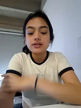 Snapshot of littlemelii chatting on 02/25/25, 10:07 littlemelii online show from 02/25/25, 10:07