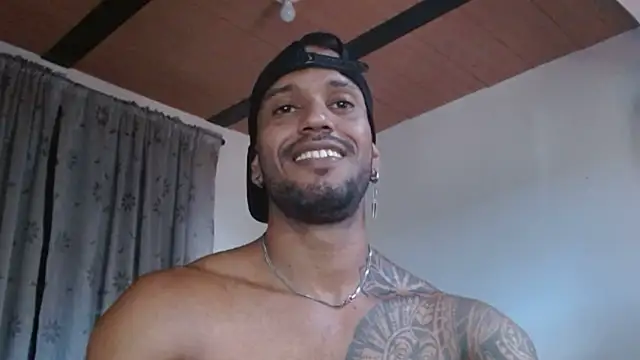 Snapshot of manolofitt chatting on 11/17/25, 05:41 manolofitt online show from 11/17/25, 05:41