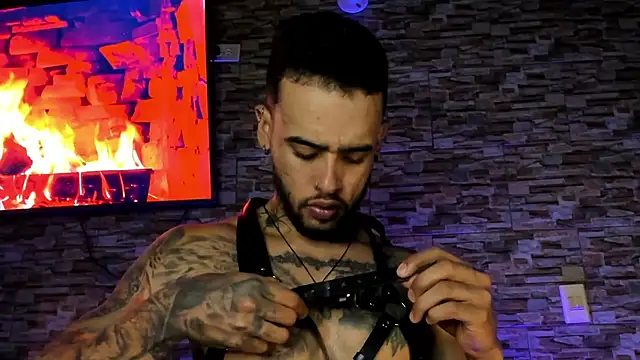 Snapshot of Seth_Owner chatting on 02/01/25, 11:43 Seth Owner online show from 02/01/25, 11:43