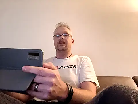 Snapshot of Heidemensch chatting on 12/22/24, 06:37 Heidemensch online show from 12/22/24, 06:37