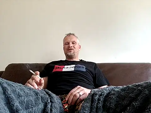 Snapshot of Heidemensch chatting on 03/20/25, 02:32 Heidemensch online show from 03/20/25, 02:32