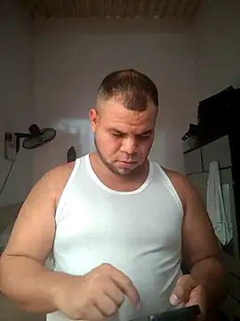 Snapshot of Evert_hairyboy chatting on 11/10/25, 05:56 Evert hairyboy online show from 11/10/25, 05:56