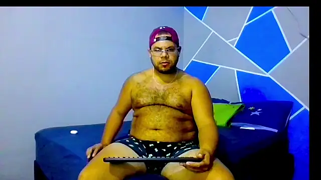 Snapshot of Evert_hairyboy chatting on 12/14/25, 05:18 Evert hairyboy online show from 12/14/25, 05:18