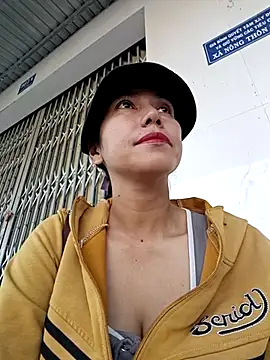 Snapshot of 2HotAsain4u chatting on 03/20/26, 12:48 2HotAsain4u online show from 03/20/26, 12:48