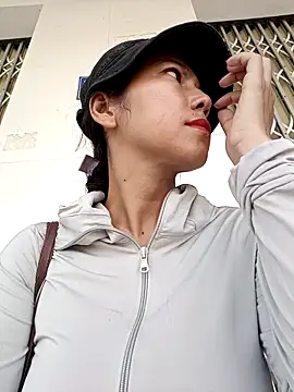 Snapshot of 2HotAsain4u chatting on 04/15/26, 02:07 2HotAsain4u online show from 04/15/26, 02:07