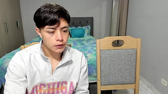 Snapshot of steban_and_kim chatting on 02/14/25, 09:53 steban and kim online show from 02/14/25, 09:53