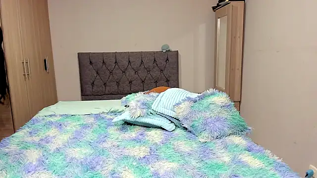 Snapshot of steban_and_kim chatting on 02/24/25, 09:31 steban and kim online show from 02/24/25, 09:31