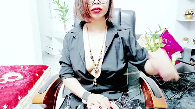 Snapshot of Miu-Le chatting on 06/16/26, 08:11 Miu-Le online show from 06/16/26, 08:11