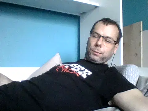 Snapshot of SEBIX-35 chatting on 11/21/25, 08:35 SEBIX-35 online show from 11/21/25, 08:35