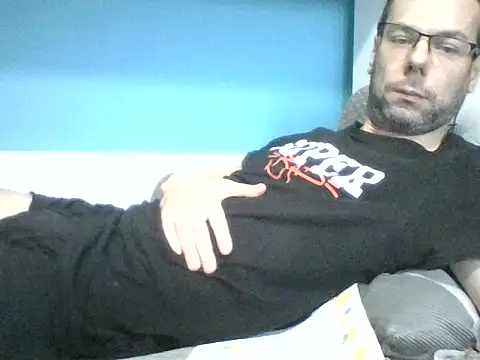 Snapshot of SEBIX-35 chatting on 11/23/25, 08:36 SEBIX-35 online show from 11/23/25, 08:36