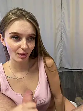 Snapshot of lovelly_molly chatting on 03/10/25, 10:02 lovelly molly online show from 03/10/25, 10:02