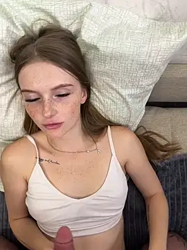 Snapshot of lovelly_molly chatting on 09/15/25, 03:23 lovelly molly online show from 09/15/25, 03:23