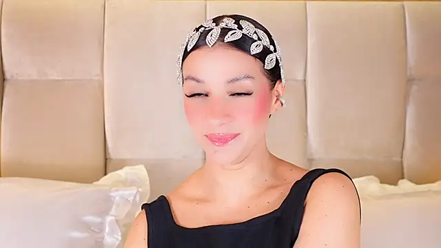 Snapshot of KiraKayleigh1 chatting on 11/17/25, 01:00 KiraKayleigh1 online show from 11/17/25, 01:00