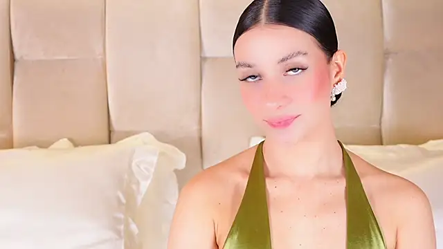 KiraKayleigh1 online show from 12/18/25, 01:00