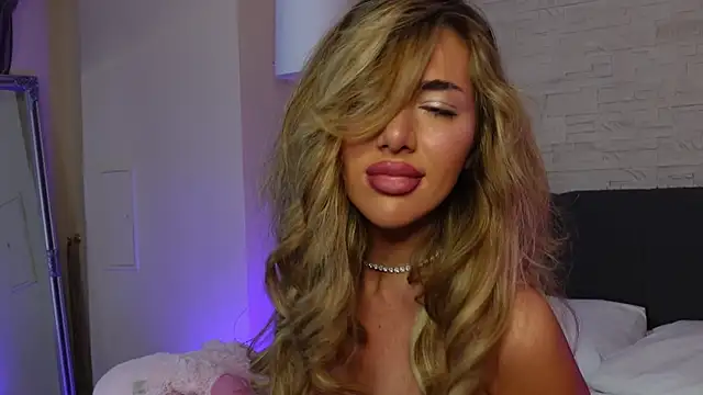 ClaraHazel online show from 02/06/26, 07:02