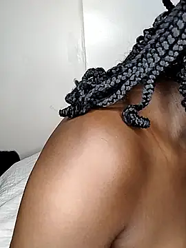 Snapshot of Winnie_- chatting on 06/06/26, 01:16 Winnie - online show from 06/06/26, 01:16