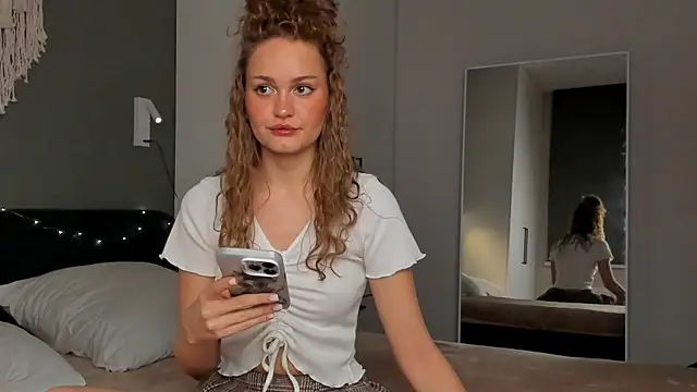 Caroline Smitt online show from 09/28/25, 11:10