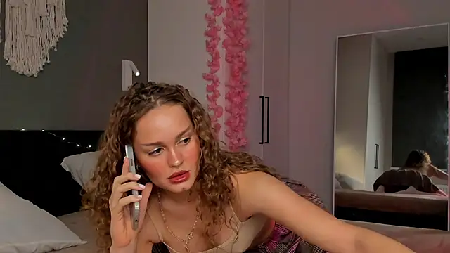 Caroline Smitt online show from 09/30/25, 10:59