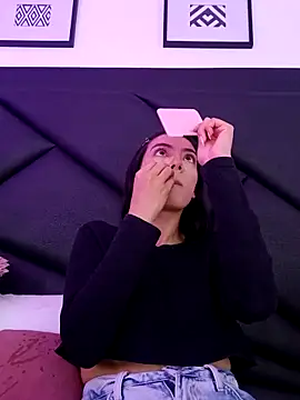 Julie Bennet online show from 10/18/25, 03:09